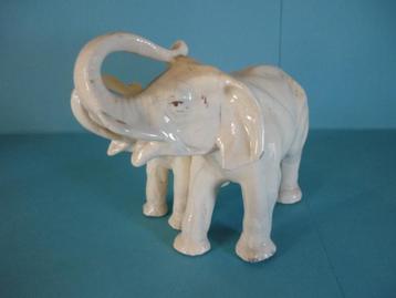 Keramische olifant en olifant  beschikbaar voor biedingen