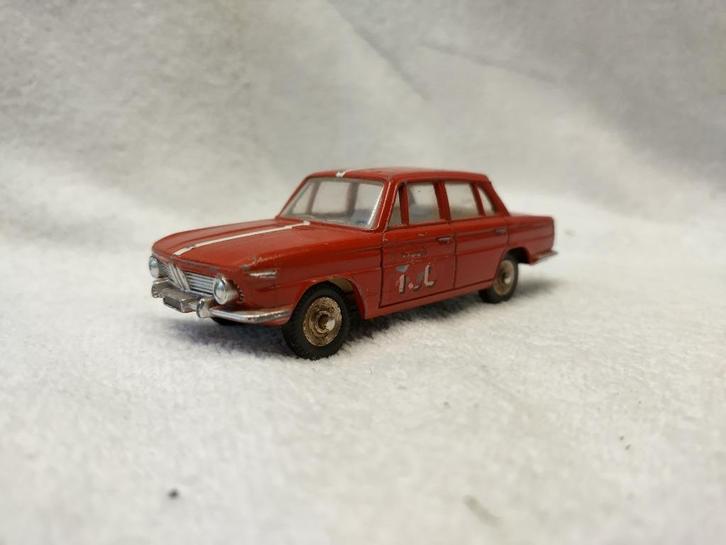 BMW 1500 - 1:43 Dinky toys 534 Rood. interieur Wit, Hobby en Vrije tijd, Modelauto's | 1:43, Gebruikt, Auto, Dinky Toys, Ophalen of Verzenden