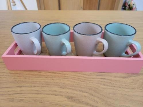 4 tasses colorées + plateau (visible = dispo), Huis en Inrichting, Keuken | Servies, Zo goed als nieuw, Kop(pen) en/of Schotel(s)