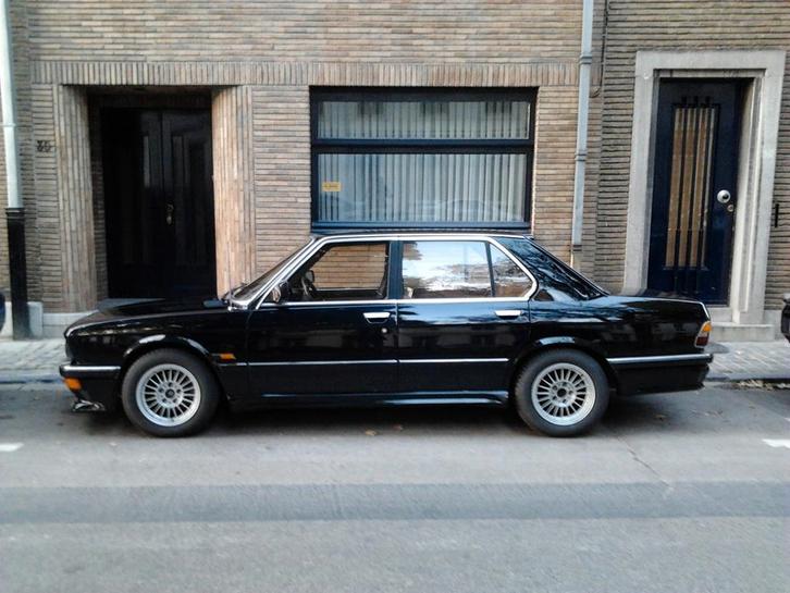BMW E28 1982 520i K-jetronic + LPG zwart restauratieproject, Auto's, BMW, Particulier, LPG, Zwart, Zwart, Ophalen
