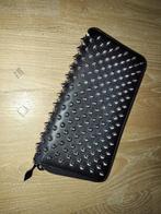 Christian Louboutin Panettone wallet - silver spikes, Overige merken, Zwart, Ophalen of Verzenden, Zo goed als nieuw