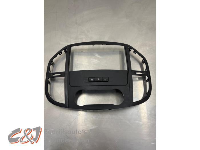 Radio omlijsting van een Mercedes Vito, Auto-onderdelen, Dashboard en Schakelaars, Mercedes-Benz, Gebruikt, 3 maanden garantie