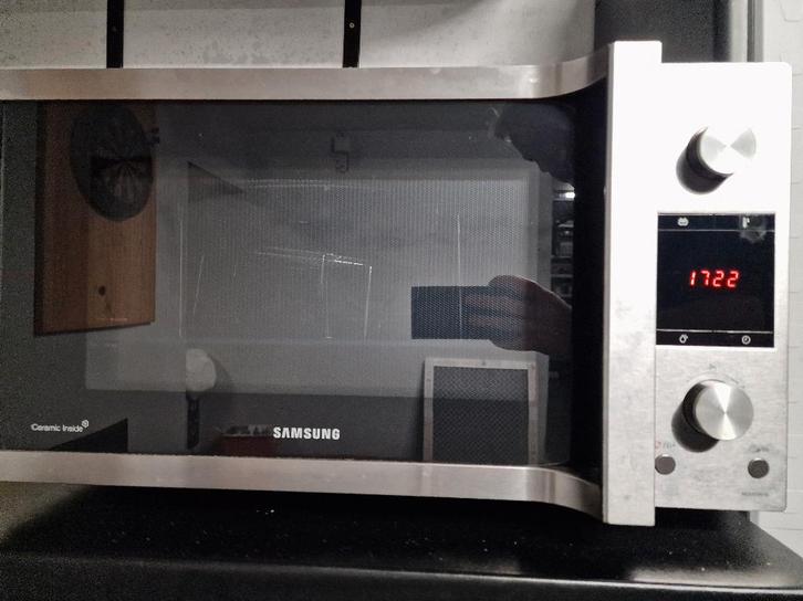 combi oven (microgolf, grill, oven), Elektronische apparatuur, Microgolfovens, Zo goed als nieuw, Vrijstaand, Combi-microgolfoven