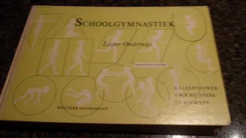 Schoolgymnastiek Lager Onderwijs. anno 1968., Livres, Livres de sport, Comme neuf, Enlèvement ou Envoi