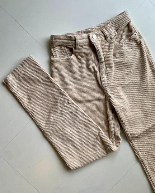 Geribde off-white 7/8 broek (Monki - 32), Kleding | Dames, Broeken en Pantalons, Zo goed als nieuw, Maat 34 (XS) of kleiner, Beige