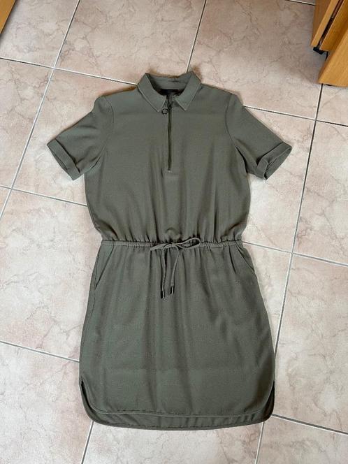 JBC kaki jurk maat 40, Kleding | Dames, Jurken, Zo goed als nieuw, Maat 38/40 (M), Overige kleuren, Knielengte, Ophalen of Verzenden