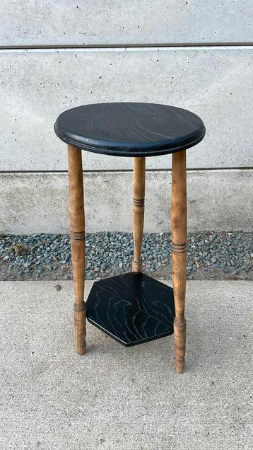 Plantentafel , plantenstaander beschikbaar voor biedingen