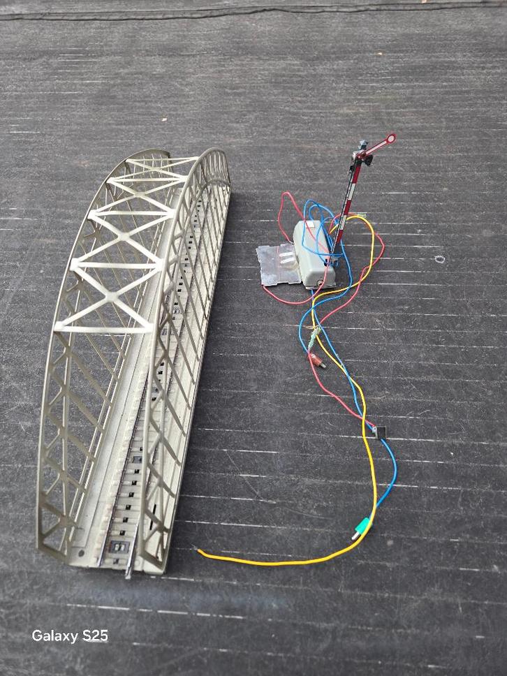 GRAND PONT MÄRKLIN ET 1 SIGNAL MÄRKLIN, Hobby & Loisirs créatifs, Trains miniatures | HO, Comme neuf, Rails, Märklin, Enlèvement ou Envoi