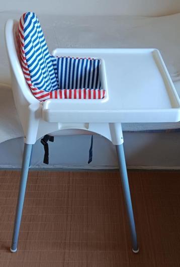 Hoge kinderstoel met kussen Ikea beschikbaar voor biedingen