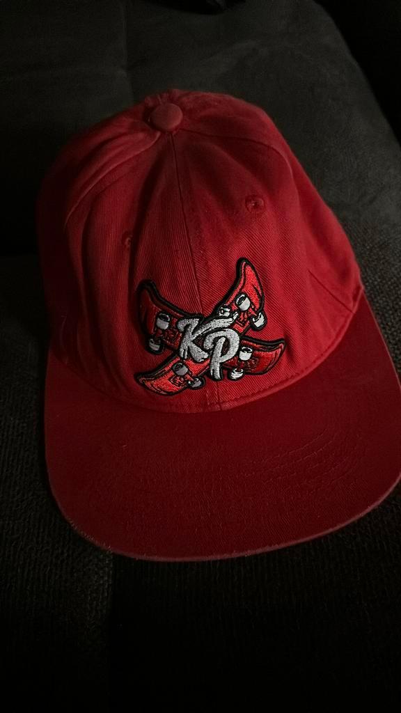 Rode Knolpower (KP) pet van Enzo Knol!, Kleding | Heren, Hoeden en Petten, Zo goed als nieuw, Pet, 58 of 59 cm (L, 7¼ of ⅜ inch)