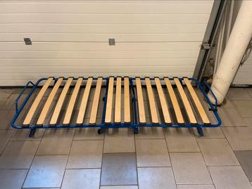 Sommier pliable 25€ sur roulettes beschikbaar voor biedingen