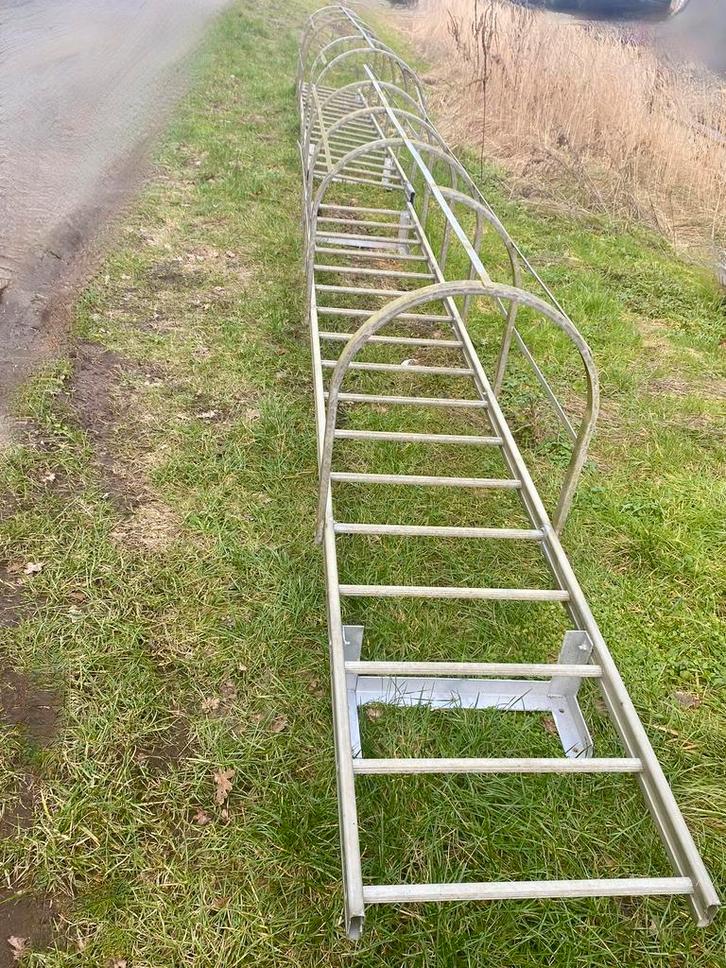 Échelle à cage en alu, Bricolage & Construction, Échelles & Escaliers, Comme neuf, Échelle, Enlèvement