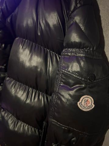 Moncler jas met NFC scan maat S (1) beschikbaar voor biedingen