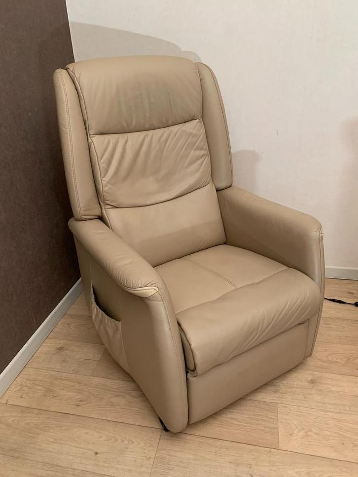 HUKLA leren fauteuil om te ontspannen en op te tillen, Huis en Inrichting, Fauteuils, Gebruikt, Hout, Leer, Metaal, Stof, 50 tot 75 cm