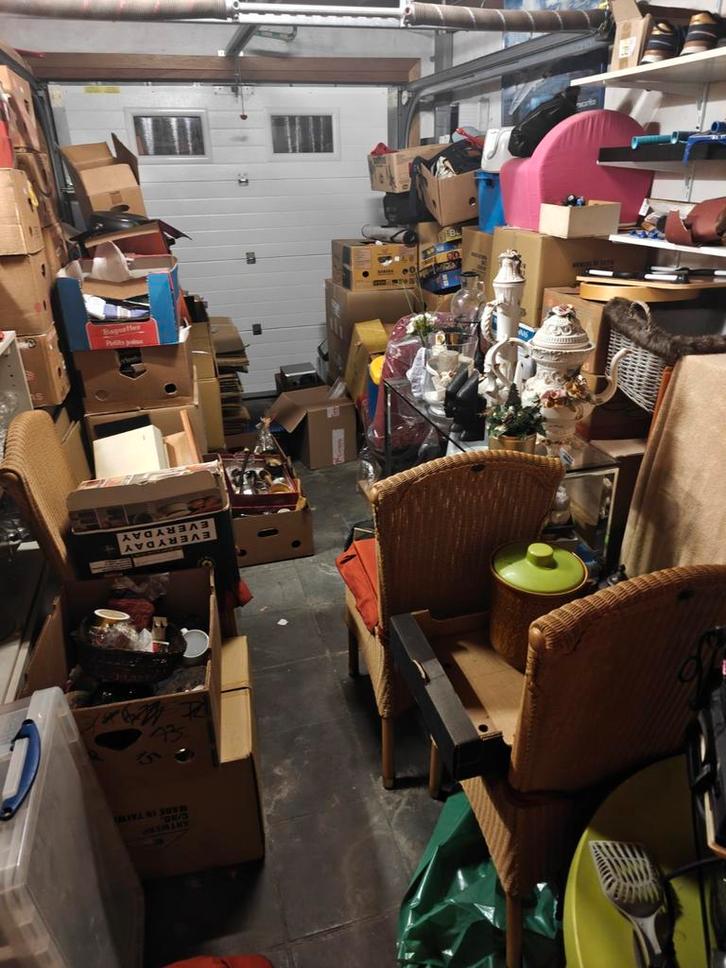 Rommelmarktgerief gezocht, Zakelijke goederen, Exploitaties en Overnames