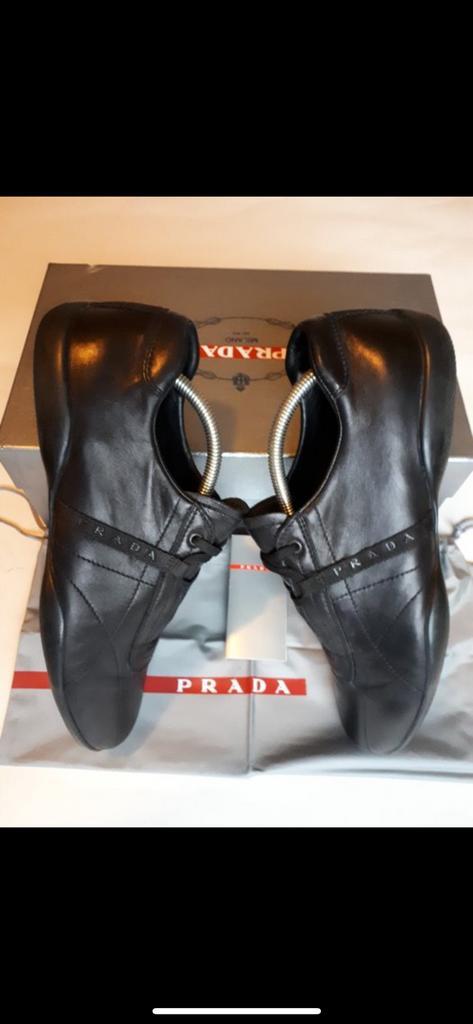 Prada Sneakers- Zwart leder - Maat 42,5/43, Kleding | Heren, Schoenen, Zo goed als nieuw, Sneakers, Zwart, Ophalen of Verzenden