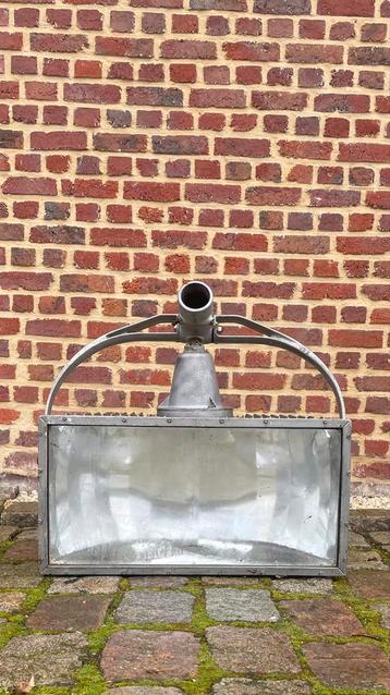 Sportveld verlichting  beschikbaar voor biedingen