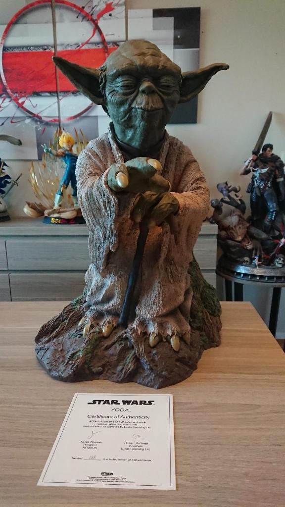 Yoda using the force - Attakus Prestige Collection, Collections, Statues & Figurines, Comme neuf, Enlèvement