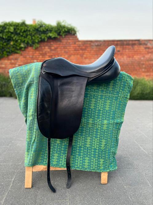 Ainsley dressuurzadel 18”, Dieren en Toebehoren, Paarden en Pony's | Zadels, Gebruikt, Dressuur, Ophalen of Verzenden