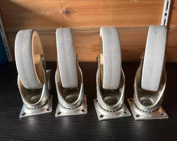 Set van 4 zwenkwielen beschikbaar voor biedingen