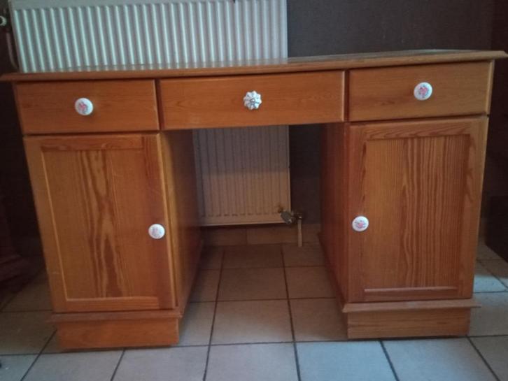 Blank houten bureau op wieltjes, Huis en Inrichting, Bureaus, Gebruikt, Bureau, Met wielen, Ophalen
