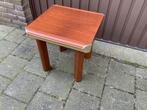 Table carrée en bois robuste., 25 à 50 cm, Enlèvement, Moins de 50 cm, Modern