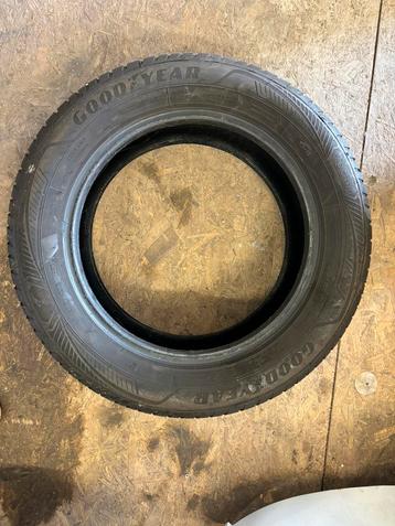 2 pneus d'hiver Goodyear 205/60R16, Enlèvement, Utilisé