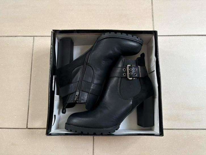 Prachtige nieuwe zwarte laarzen met hak van Erynn maat 41, Kleding | Dames, Schoenen, Nieuw, Lage of Enkellaarzen, Zwart, Ophalen of Verzenden