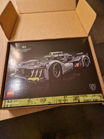 LEGO PEUGEOT 9X8 24 Le Mans Hybrid 42156 beschikbaar voor biedingen
