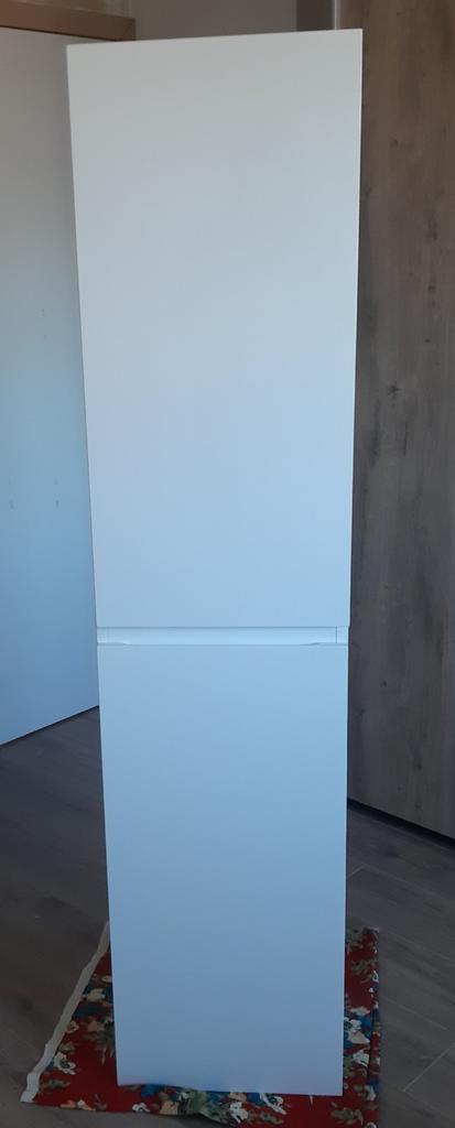 Praktisch badkamermeubel in wit hoogglans, tijdloos!, Huis en Inrichting, Badkamer | Badkamermeubels, Zo goed als nieuw, (Half)hoge kast