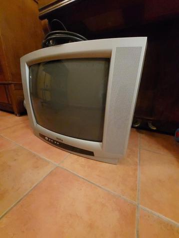 Bluesky TV (51cm) met HDMI Adapter te koop beschikbaar voor biedingen