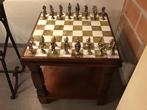 Schaaktafel in notelaar en marmeren bord en metalen stukken., Hobby en Vrije tijd, Ophalen, Zo goed als nieuw