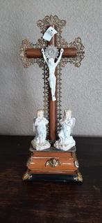 Kruisbeeld onder stolp, Antiquités & Art, Antiquités | Objets religieux, Enlèvement