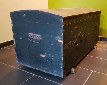 houten kist zwart met opberg vakje binnenin  beschikbaar voor biedingen