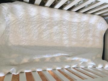 Donsdeken babybed beschikbaar voor biedingen