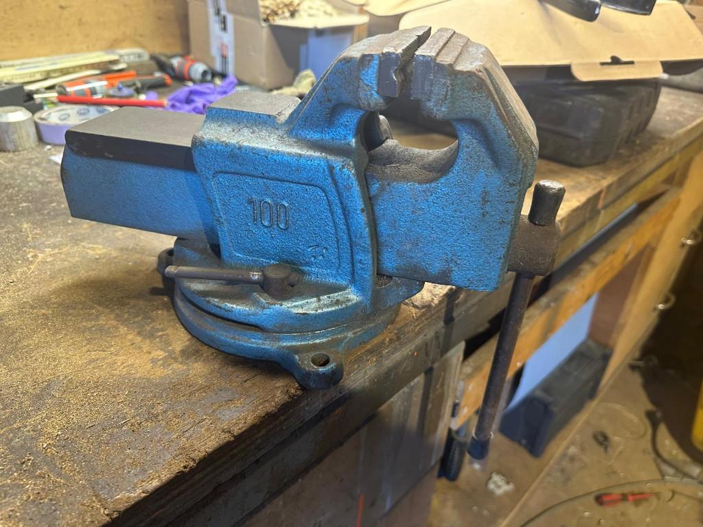 Bankschroef draaibaar 100mm, Ophalen, Gebruikt