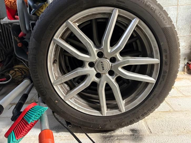 Winterwielen velgen+banden audi/vw/bmw 19”, Auto-onderdelen, Banden en Velgen, Banden en Velgen, Winterbanden, 19 inch, 235 mm