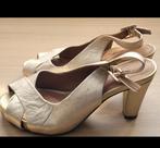 Sandale ouverte Clarcs. De couleur dorée., Enlèvement