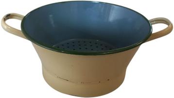 vergiet in emaille.  beschikbaar voor biedingen