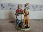Statue 45 - Couple de vieux avec une corbeille de fruits, Ophalen