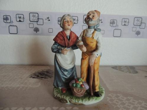Statue 45 - Couple de vieux avec une corbeille de fruits, Verzamelen, Beelden en Beeldjes, Ophalen