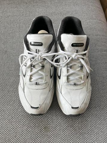 Te koop sneakers New Balance 452 white - size 44 beschikbaar voor biedingen