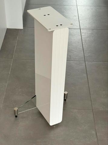 Q Acoustics luidsprekerstatieven beschikbaar voor biedingen