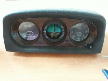 Dashboard en autokoplampen in zeer goed staat  beschikbaar voor biedingen