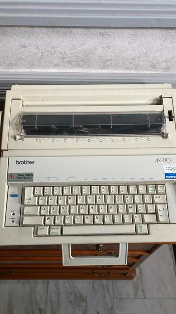 Typemachine brother AX-110 disponible aux enchères