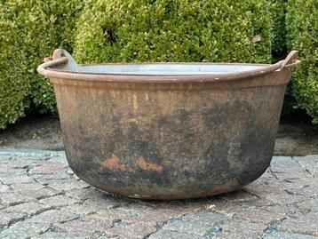 grote gietijzeren ketel met hendel - diameter 47,5 cm beschikbaar voor biedingen