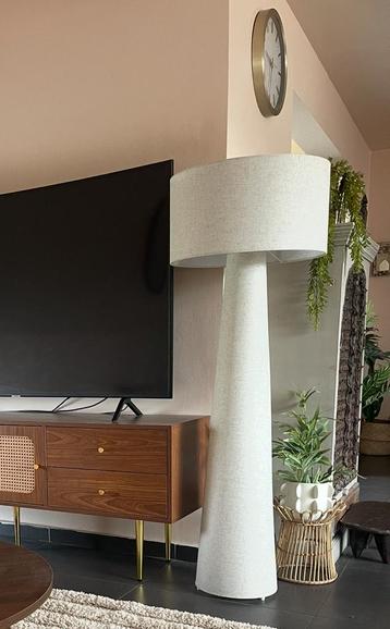 Pandia vloerlamp beschikbaar voor biedingen