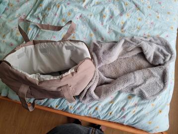 Kattenbak en draagmandjes beschikbaar voor biedingen