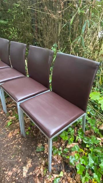 4 zeer mooie zitstoelen in semi-leer beschikbaar voor biedingen