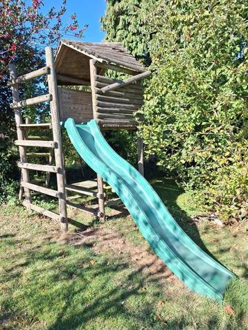 speelhut met schuifaf in hout beschikbaar voor biedingen